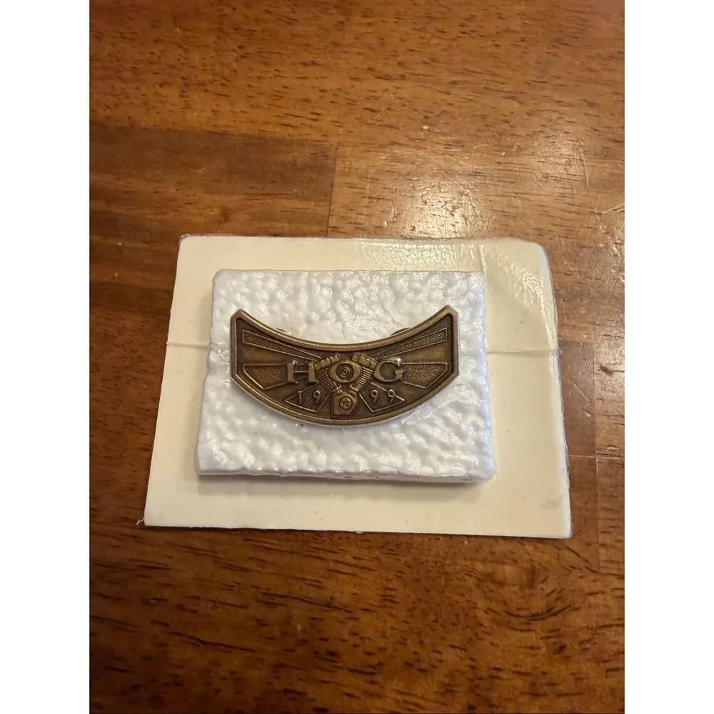 1999 HOG Harley Davidson Owners Group Pin Badge Jacket Wings Rocker Sealed (6369